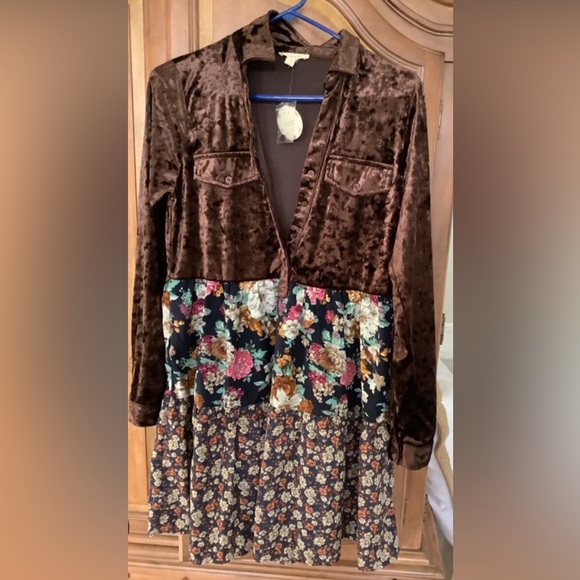 ODDY Velvet Dress! Only worn once! - Picture 2 of 3